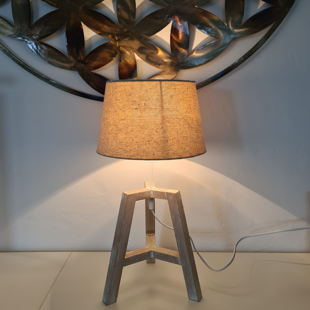 Lampe trpied en bois avec abat jour beige 50 cm