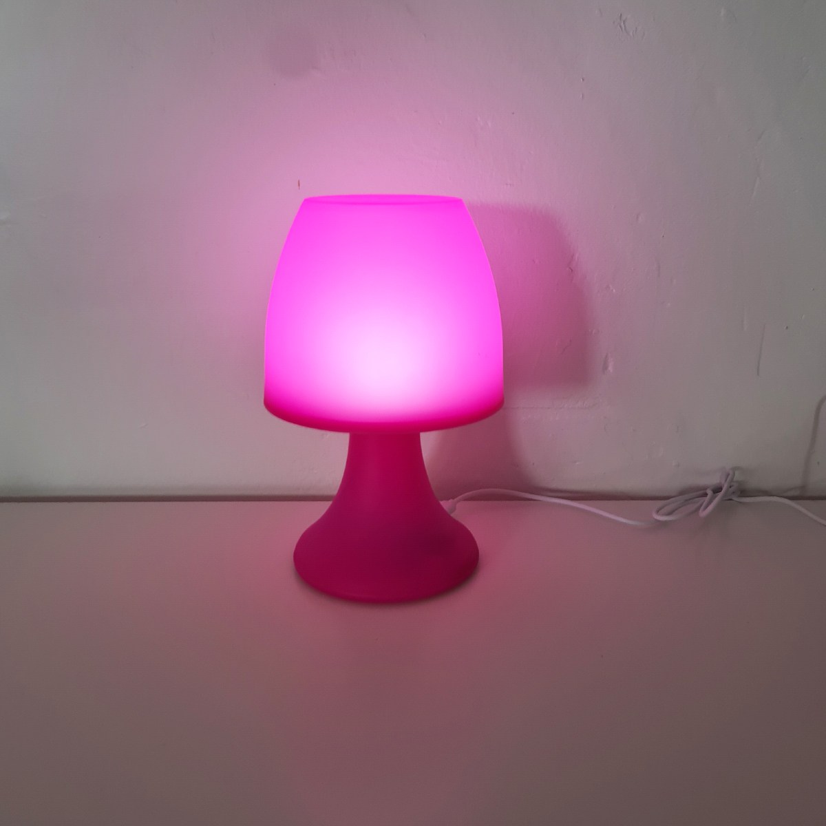 Lampe Seventies chargement par USB - modle Fuchsia