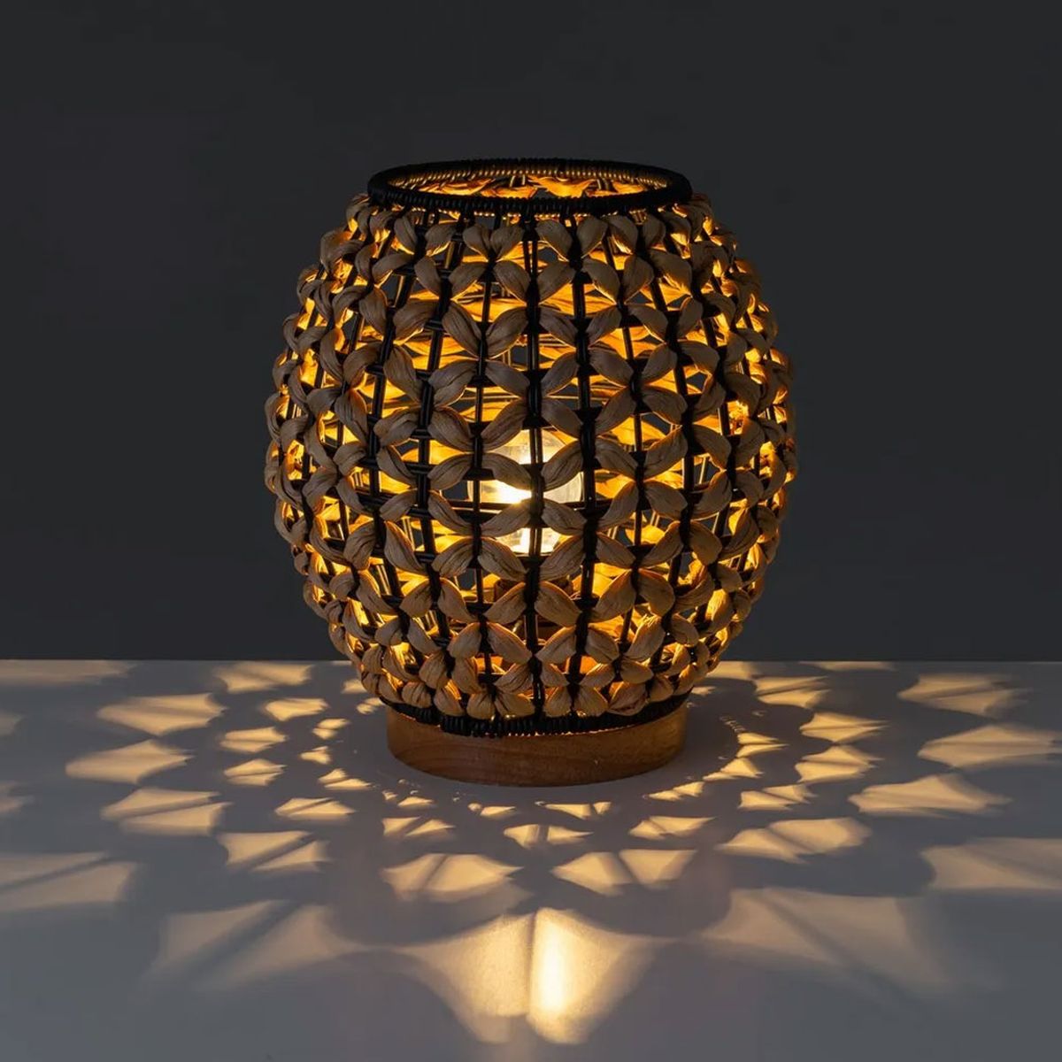 Lampe arrondie en Jacinthe d'eau 23 cm