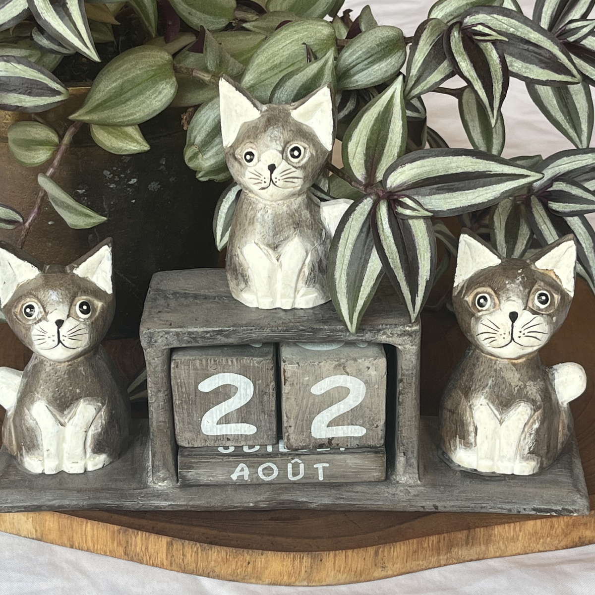 Calendrier perptuel en bois chats gris 24 cm