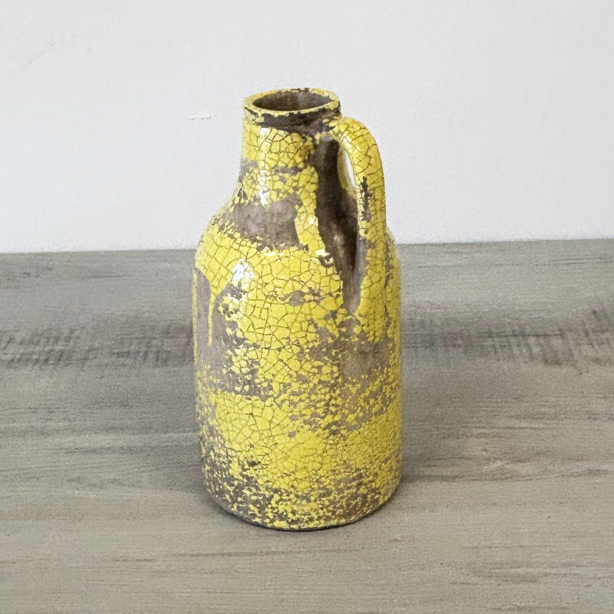 Vase artisanal en cramique jaune vitrifi 29 cm