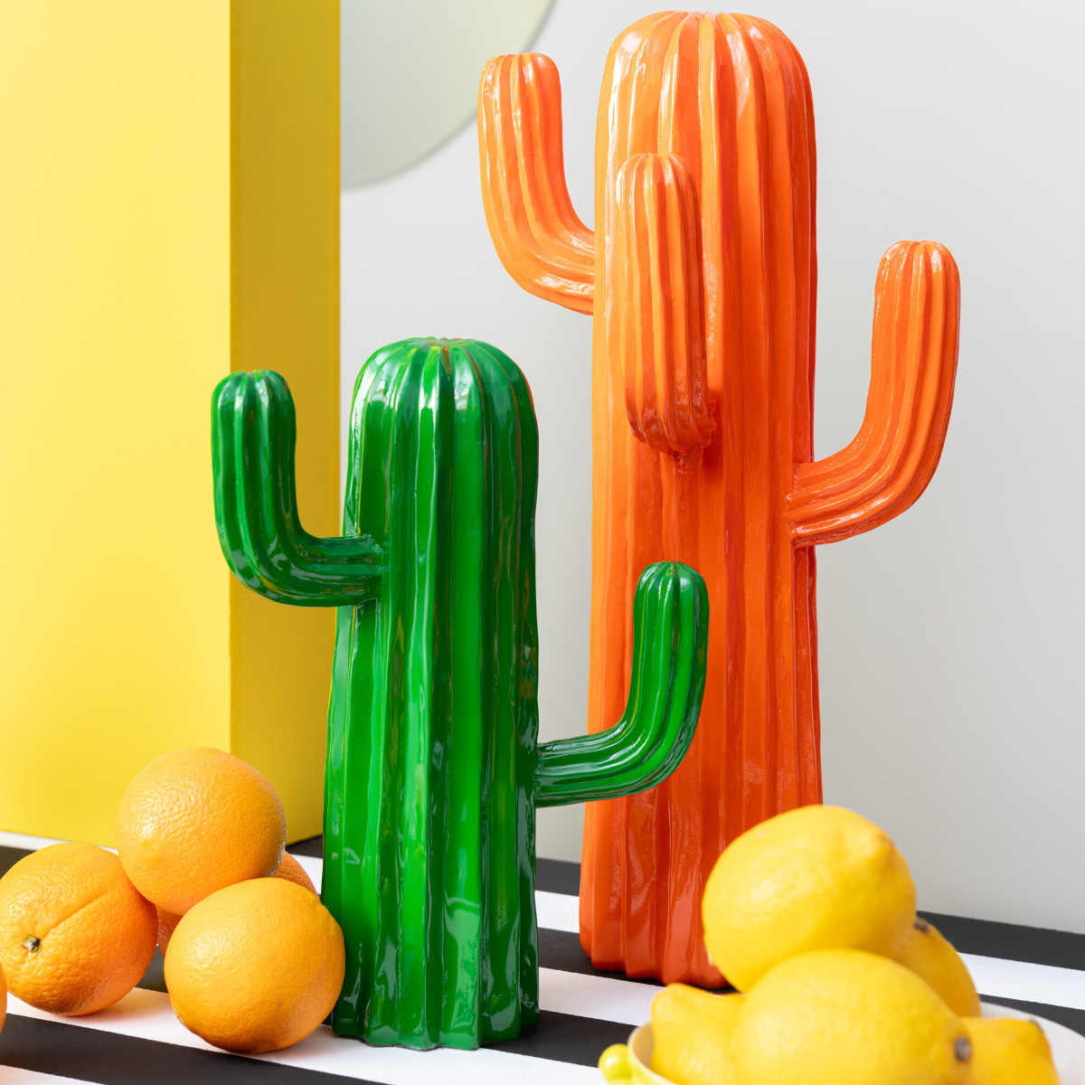 Cactus dcoratif en rsine orange 28 cm