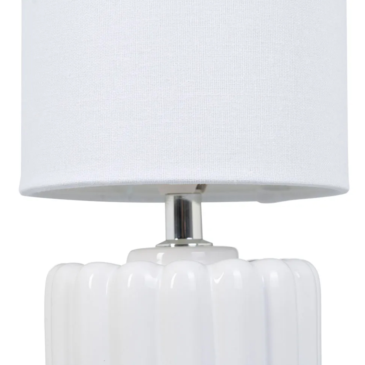 Lampe blanche en cramique 28 cm