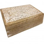 Petite Boîte sculptée et patinée en bois Petite Boîte sculptée et patinée en bois