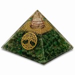 Pyramide orgonite en aventurine avec arbre de vie 5 cm