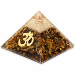 Pyramide Orgonite oeil de Tigre avec symbole AUM 7 cm