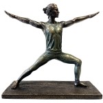Statuette yogi en position du guerrier